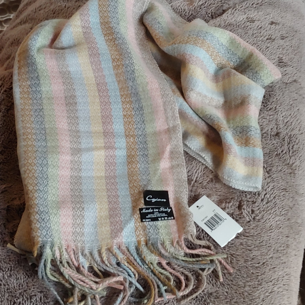 3/$20 BNWT Cejon Ivy Scarf
